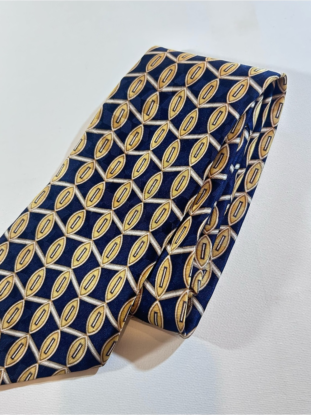 N.E.O. Bill Blass Men’s 100% Silk Tie Navy Gold Geometric Necktie